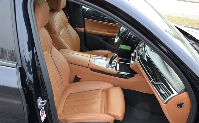 BMW Seria 7 cena 150000 przebieg: 205000, rok produkcji 2017 z Zambrów małe 781